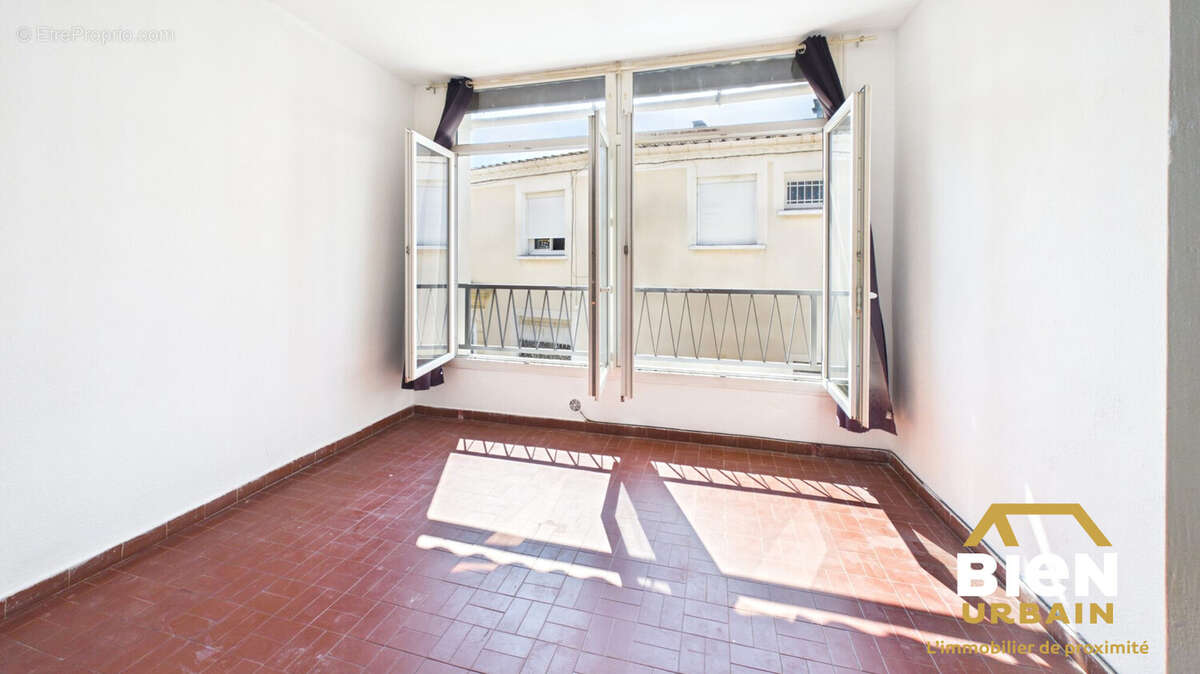 Appartement 140 m² à Garons  - photo 3