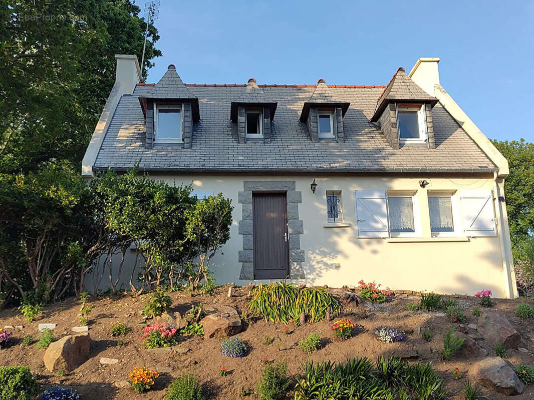 Maison à LE RELECQ-KERHUON