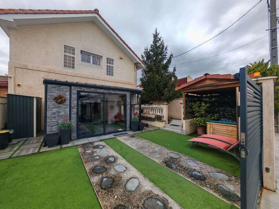 Maison à VAULX-EN-VELIN