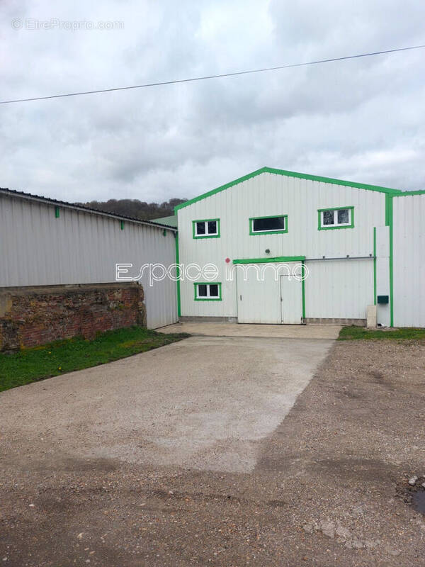 Commerce à MONTVILLE