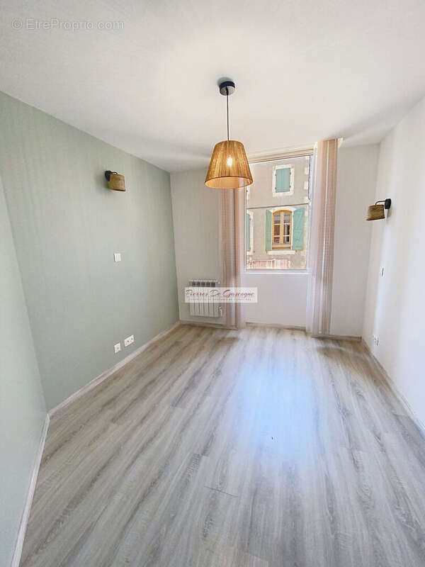 CHAMBRE ETAGE - Maison à FLEURANCE