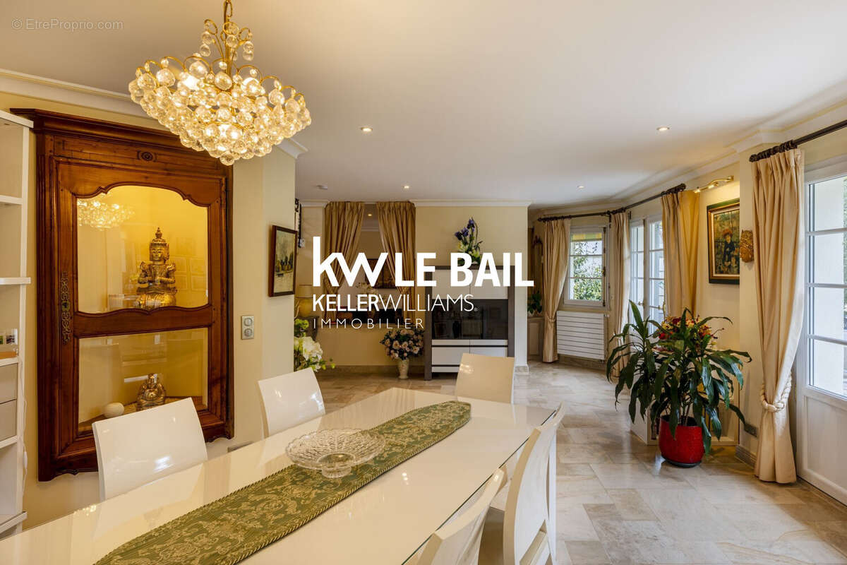Maison 218 m² à Saint-Remy-Les-Chevreuse  - photo 6