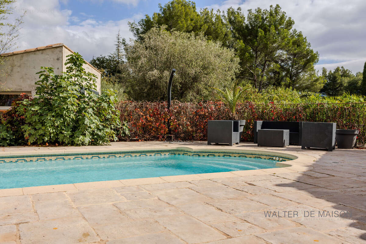 Maison à LE REVEST-LES-EAUX