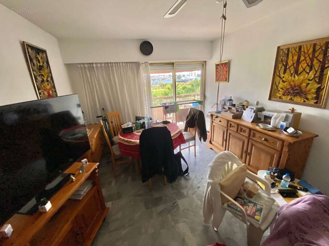 Appartement à SAINT-LAURENT-DU-VAR