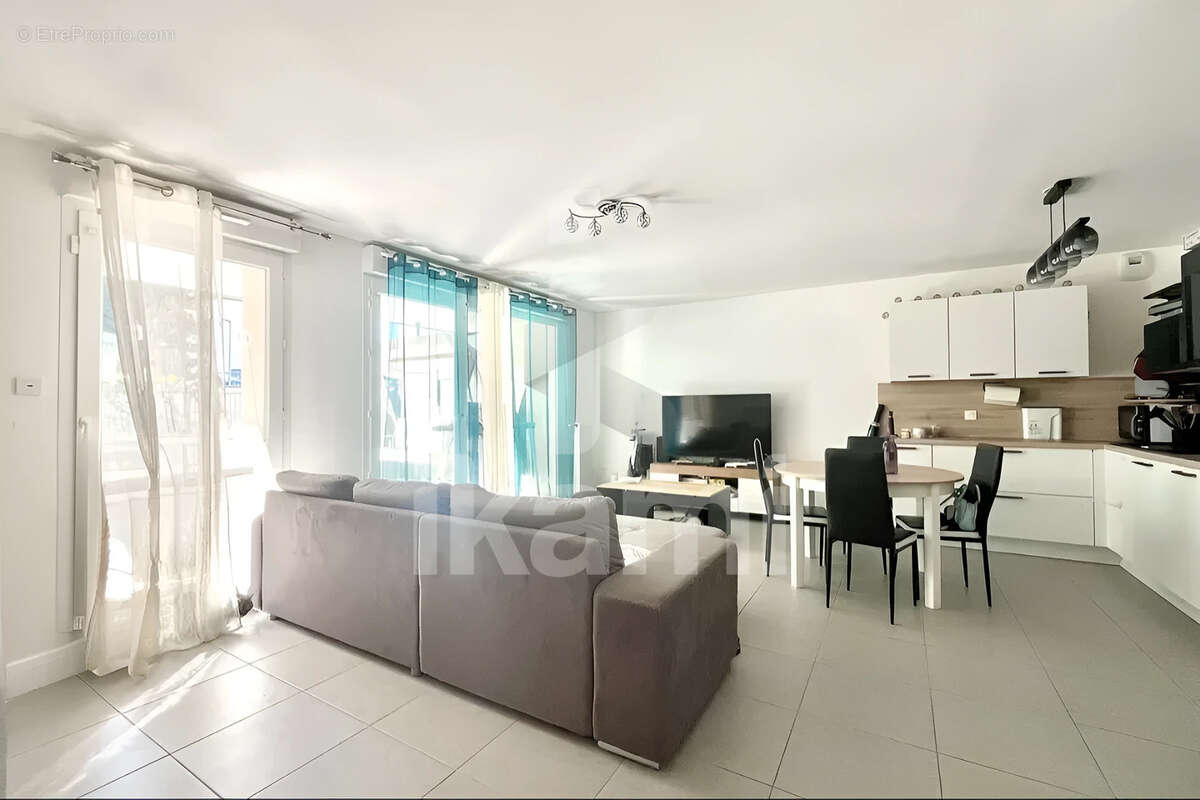 Appartement à CRUSEILLES