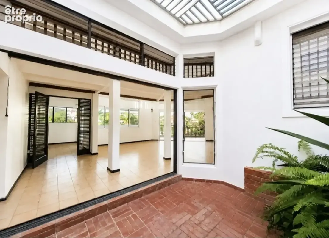 A vendre - Fort de France – Quartier Didier - Maison d'architecte – 7 Pièces – 4 Chambres + Petit T2 Indépendant - photo 19