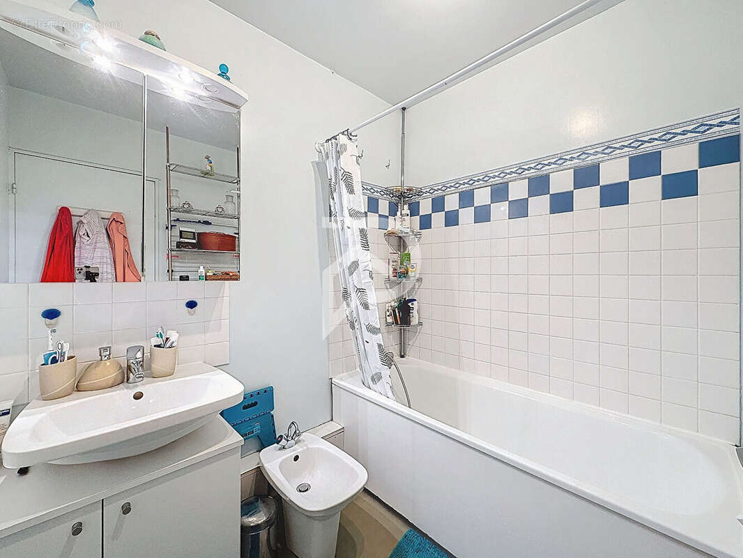 Appartement à COURBEVOIE