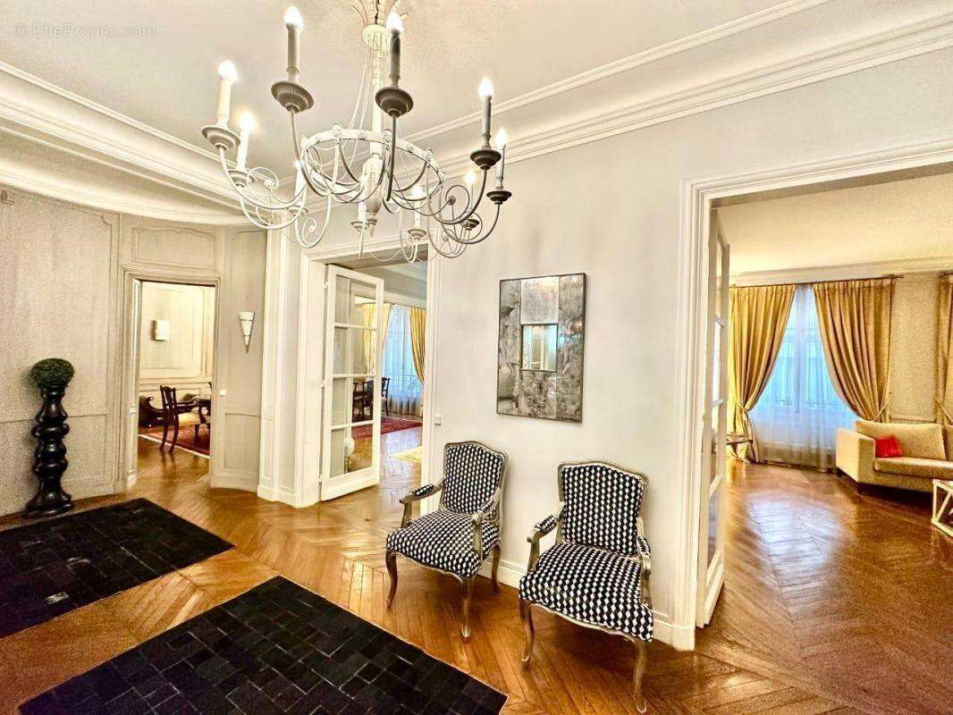 À VENDRE – Exceptionnel appartement de 242 m² à Paris 16e – à 100 m2 du Trocadéro - - photo 3