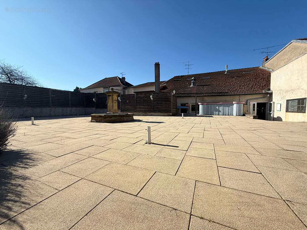 Commerce à MONCEL-LES-LUNEVILLE