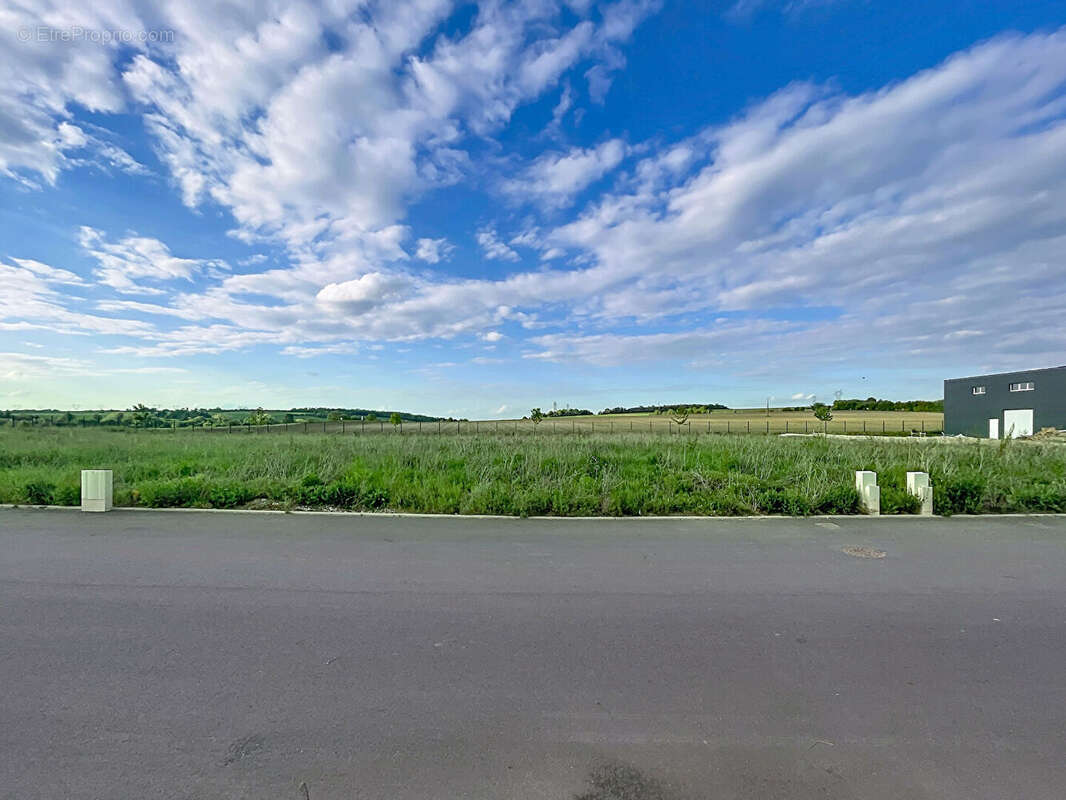 Terrain à VILLIERS-SAINT-FREDERIC