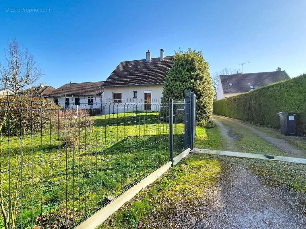 Maison à NOGENT-SUR-VERNISSON