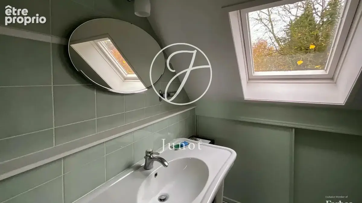 Ennetières-en-Weppes - CENTRE - Maison à vendre - 8 pièces - 206m² - 5 chambres - Jardin - Terrasse - Stationnements - photo 10