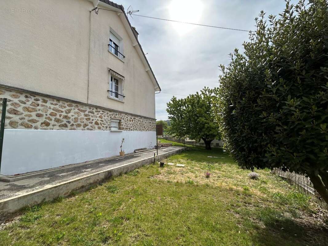 Maison à FESTIGNY