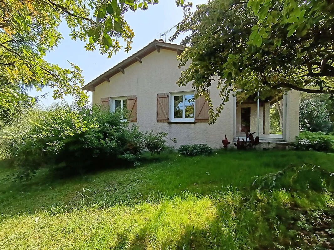 Maison à SAINT-NAZAIRE-DE-VALENTANE