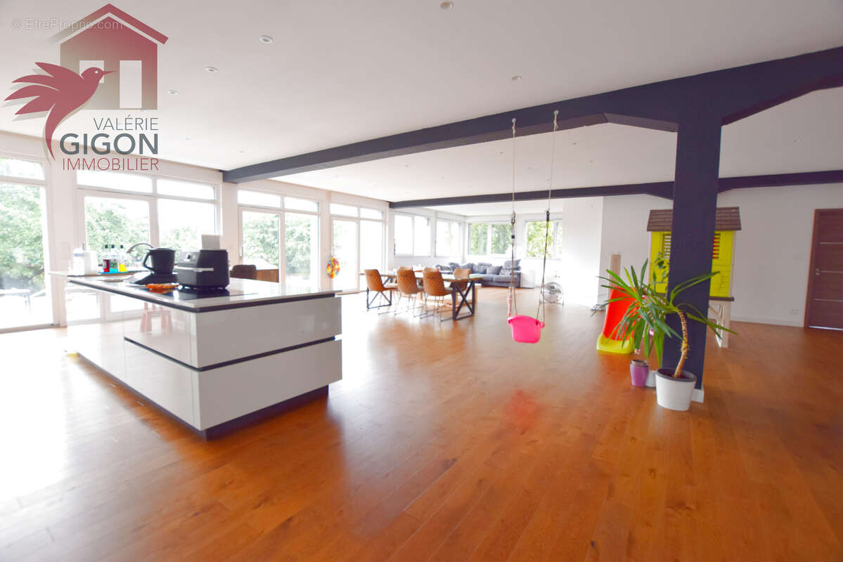 LOFT de 224 m2 lumineux et fonctionnel de 2020 avec 4 garages et grande surface de stockage - photo 6