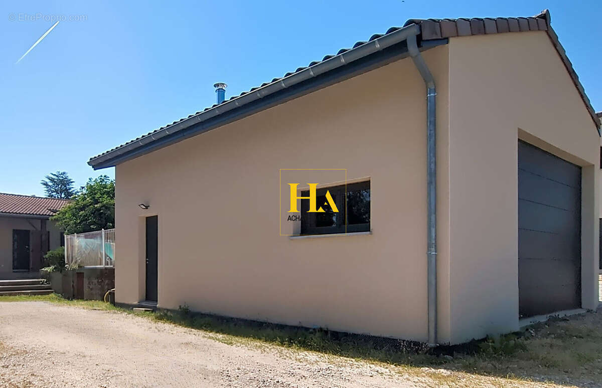 EXCLUSIVITÉ - BÉSAYES : Maison de plain-pied d'environ 113m² avec piscine et garage indépendant de 60 m² à fort potentiel - photo 3