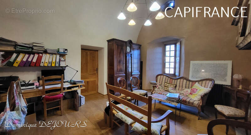 Maison à SAINT-SAUVEUR-DE-MONTAGUT