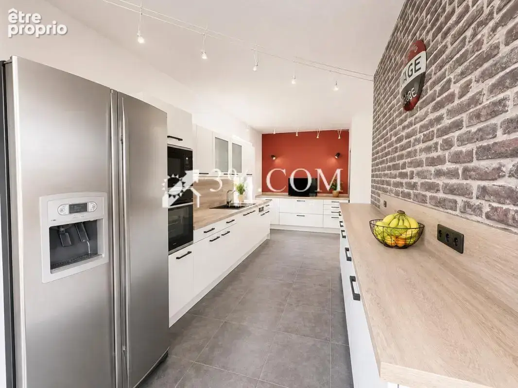 Maison - 4 chambres - garages - dependances - atelier - terr - photo 2