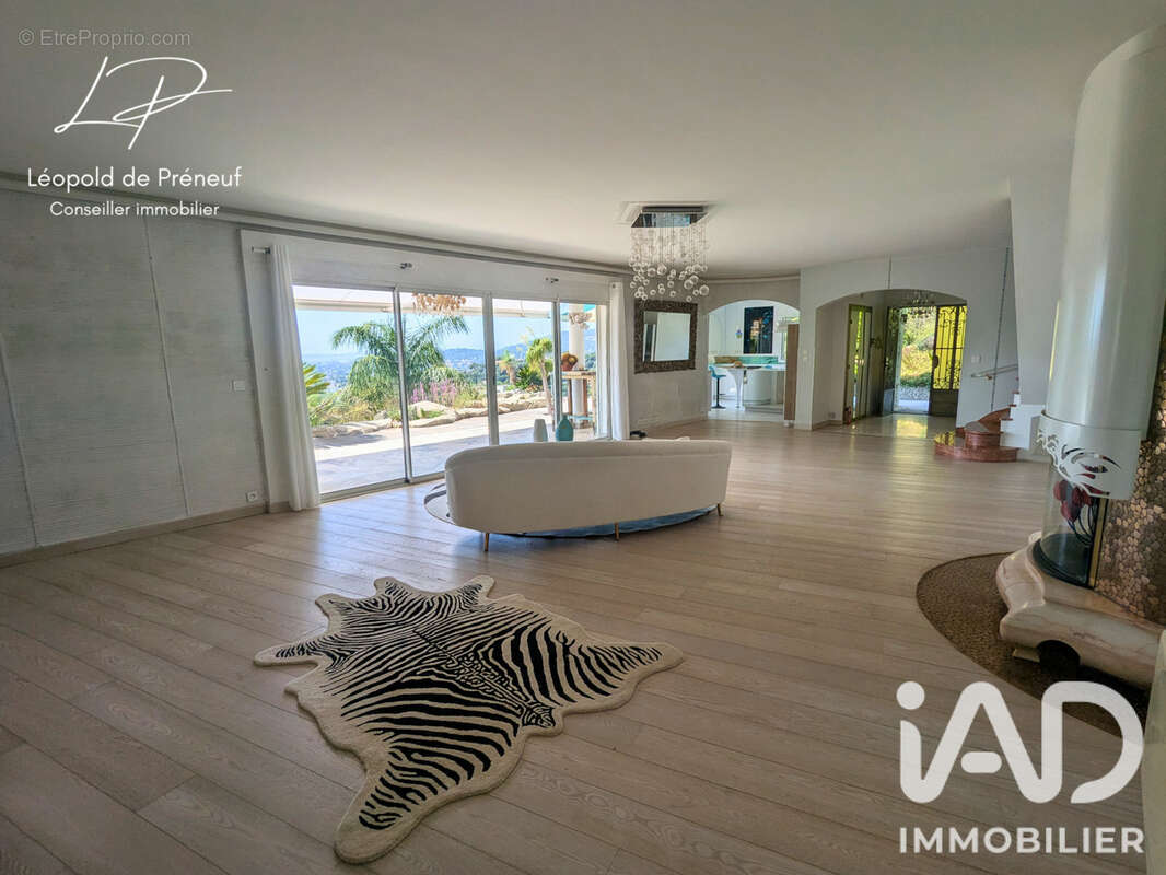Maison 250 m² à Hyeres  - photo 4