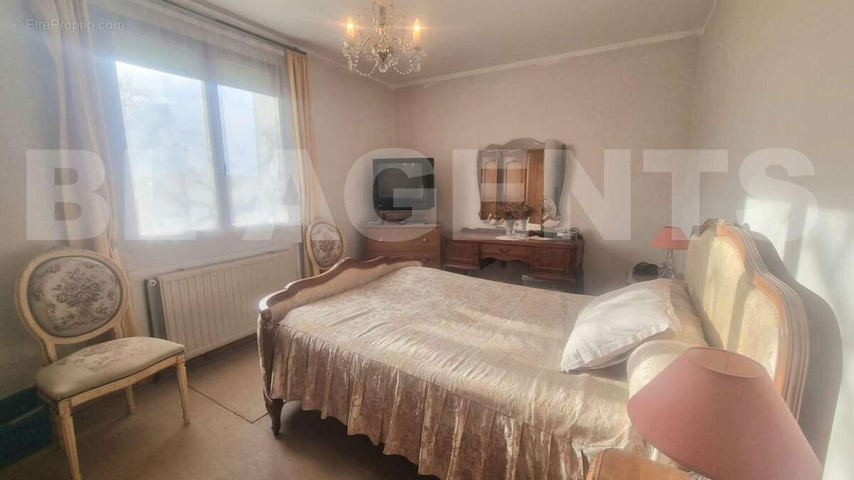 66afce97-3b0b-4f07-9dec-a63720cf1a07 - Maison à CHARLEVILLE-MEZIERES