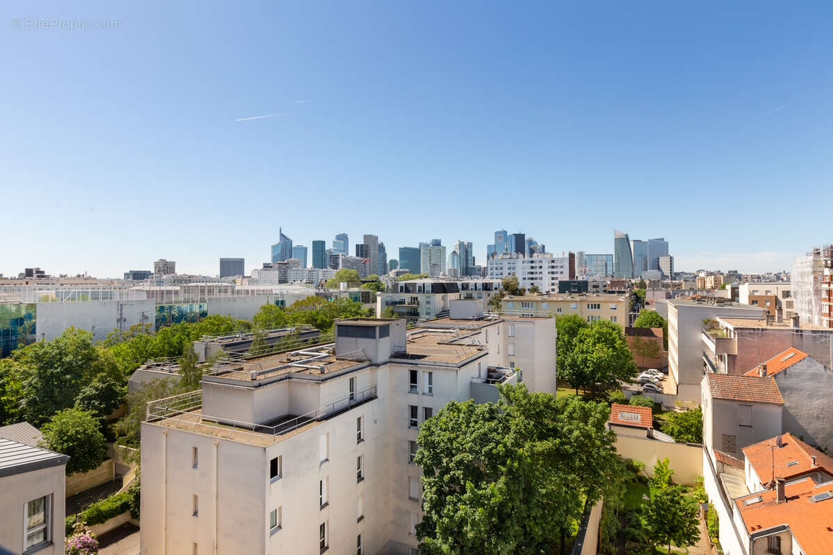 Appartement à COURBEVOIE