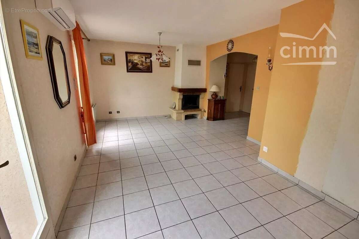 Maison à MONTROND-LES-BAINS