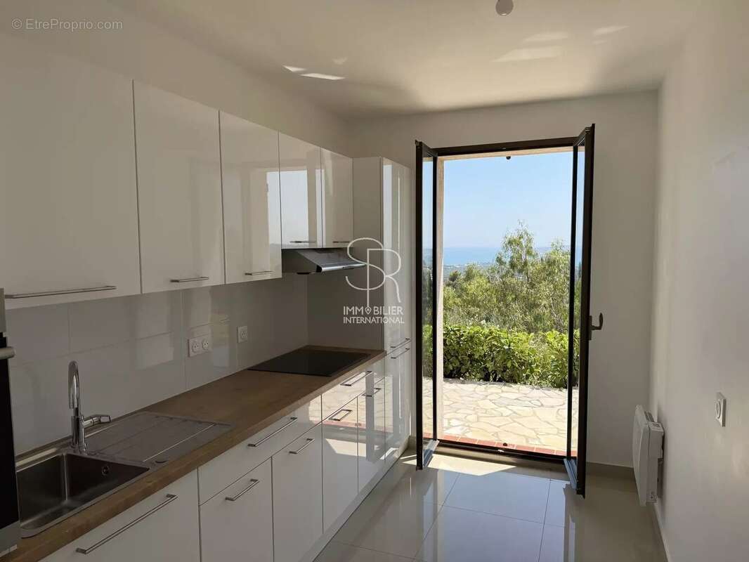 Villeneuve-Loubet · Hauts de Vaugrenier · Appartement 3 pièces vue mer panoramique - photo 3
