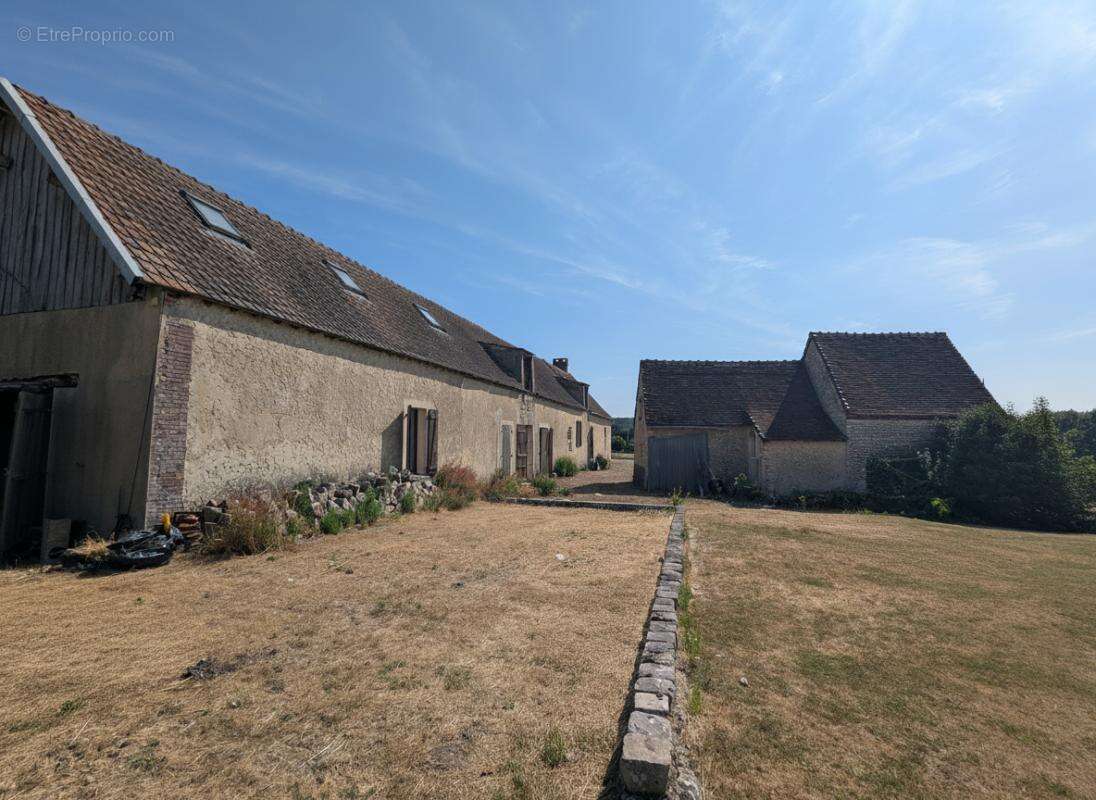 28240-Longère à rénover d'environ 250m2 avec maison indépendante de 50m2 - photo 5