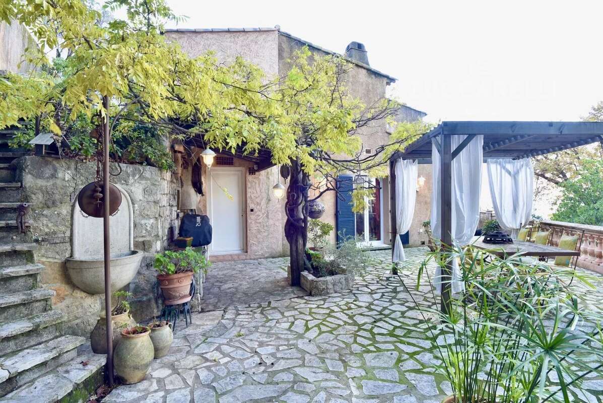 Maison à COLOMARS