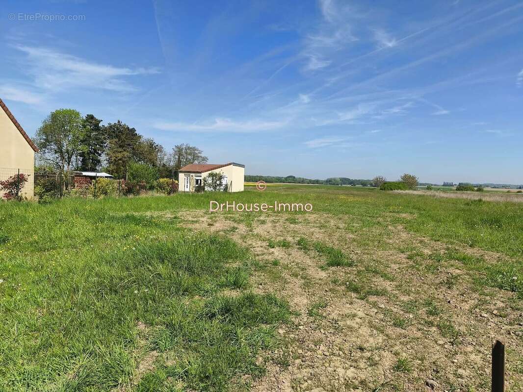 Terrain 740 m² à Cuvilly  - photo 3