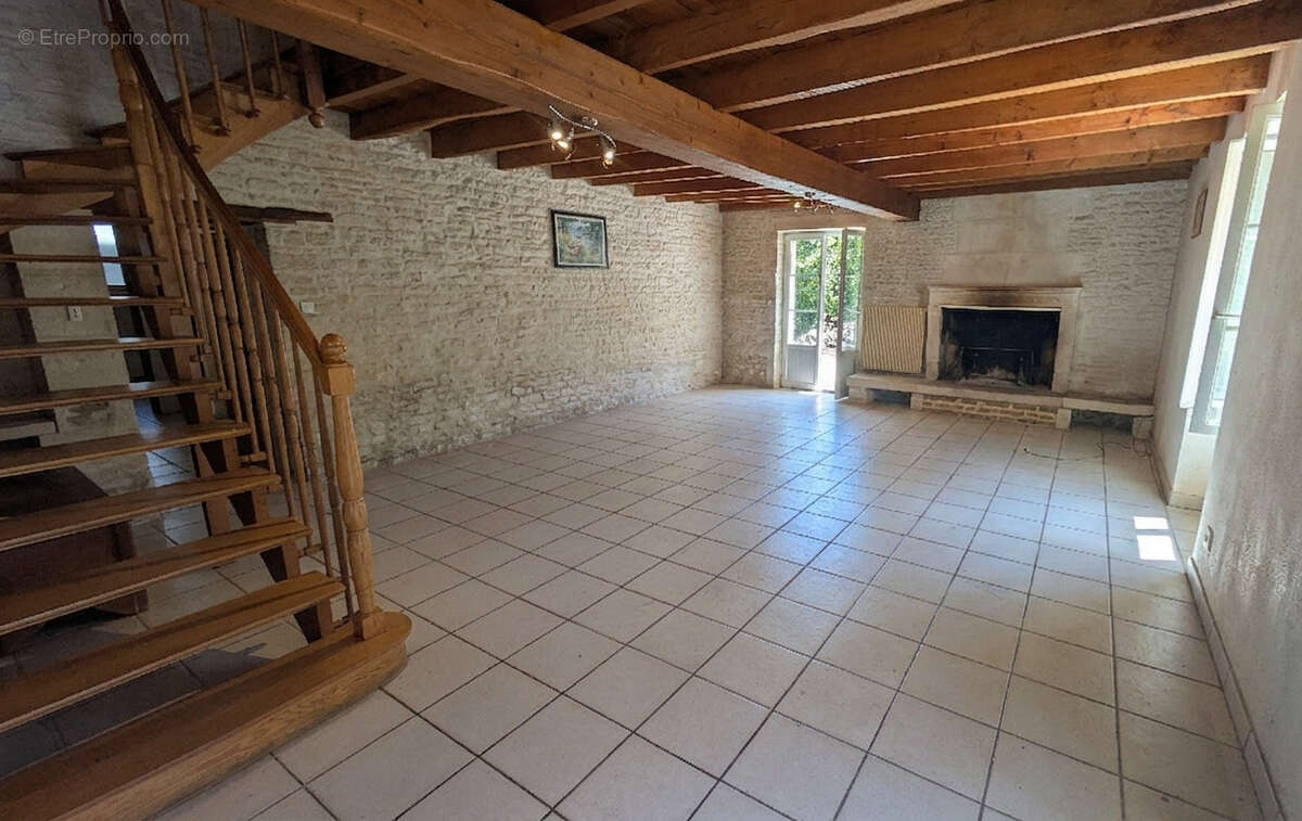 Maison rénovée - 2 chambres - frontenay rohan rohan - photo 3