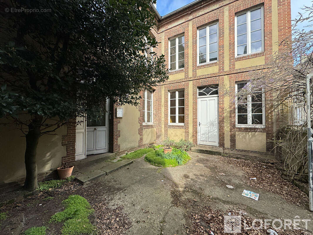 Immeuble de caractère, centre ville  l'Aigle 11 pièces - photo 4