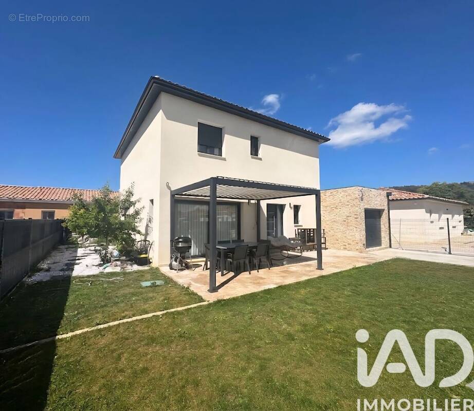 Photo 1 - Maison à LAUDUN-L'ARDOISE