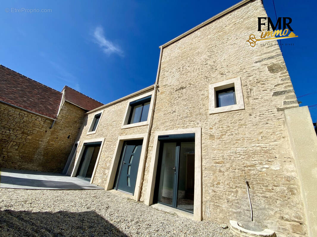 Maison à SAINT-PIERRE-SUR-DIVES