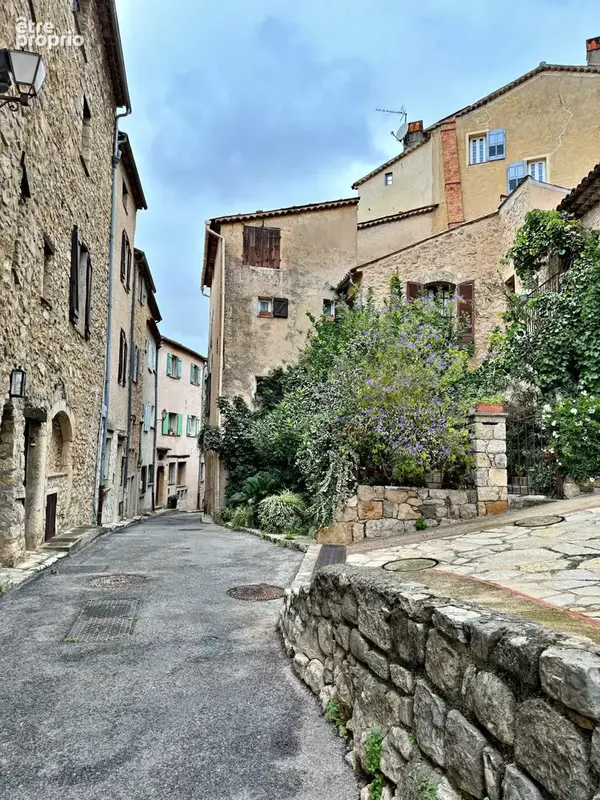 Maison à CHATEAUNEUF-GRASSE