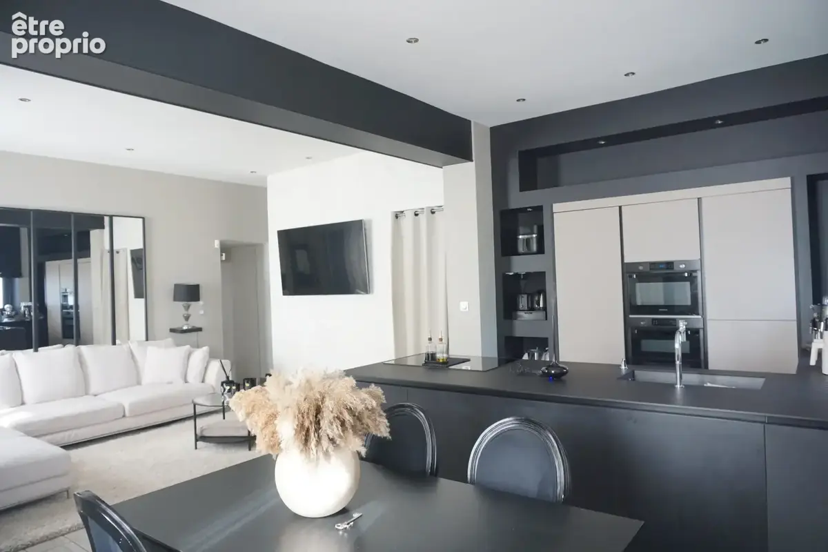 À vendre   Maison impeccable avec extérieur convivial   Lyon 8e - photo 5
