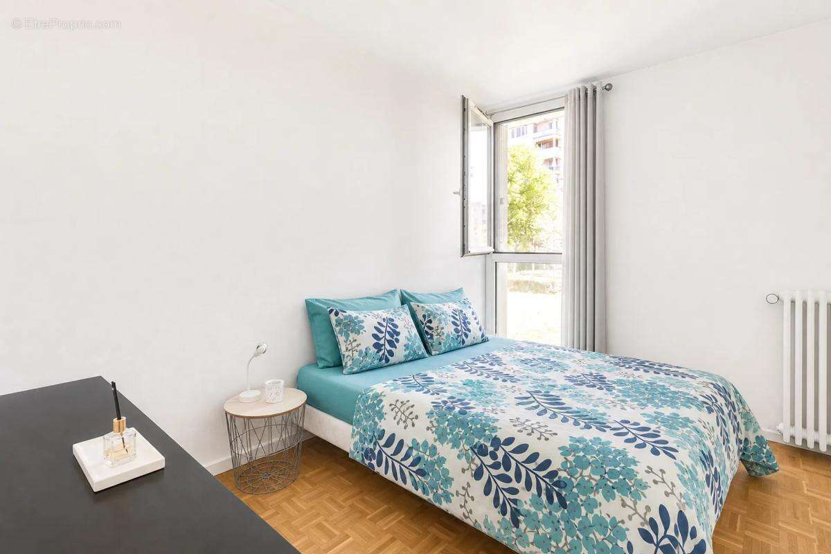Appartement à VILLENEUVE-LA-GARENNE