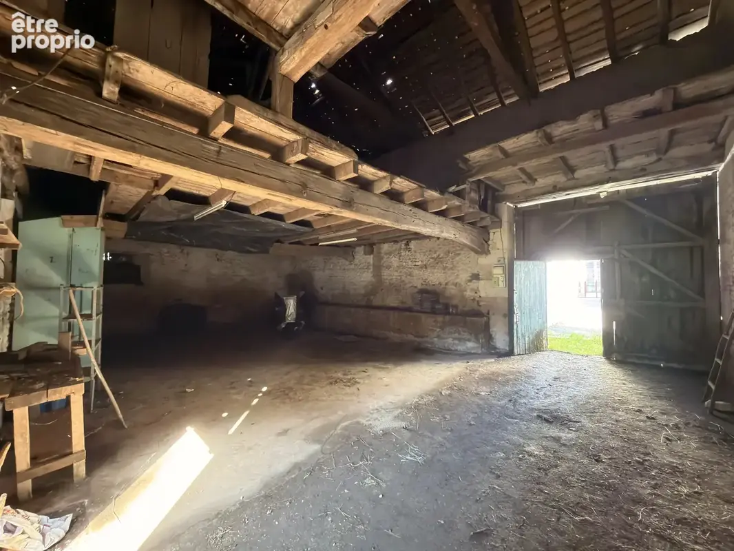 Superbe propriété rénovée avec potentiel de gîte, grande grange et terrain séparé - photo 16
