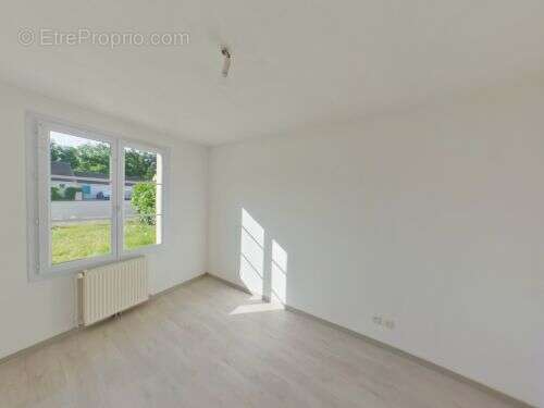 Maison à VALLON-EN-SULLY