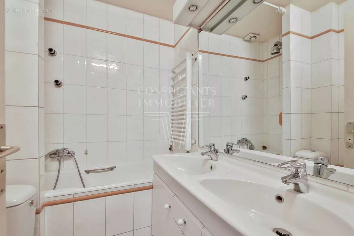 Appartement à PARIS-16E