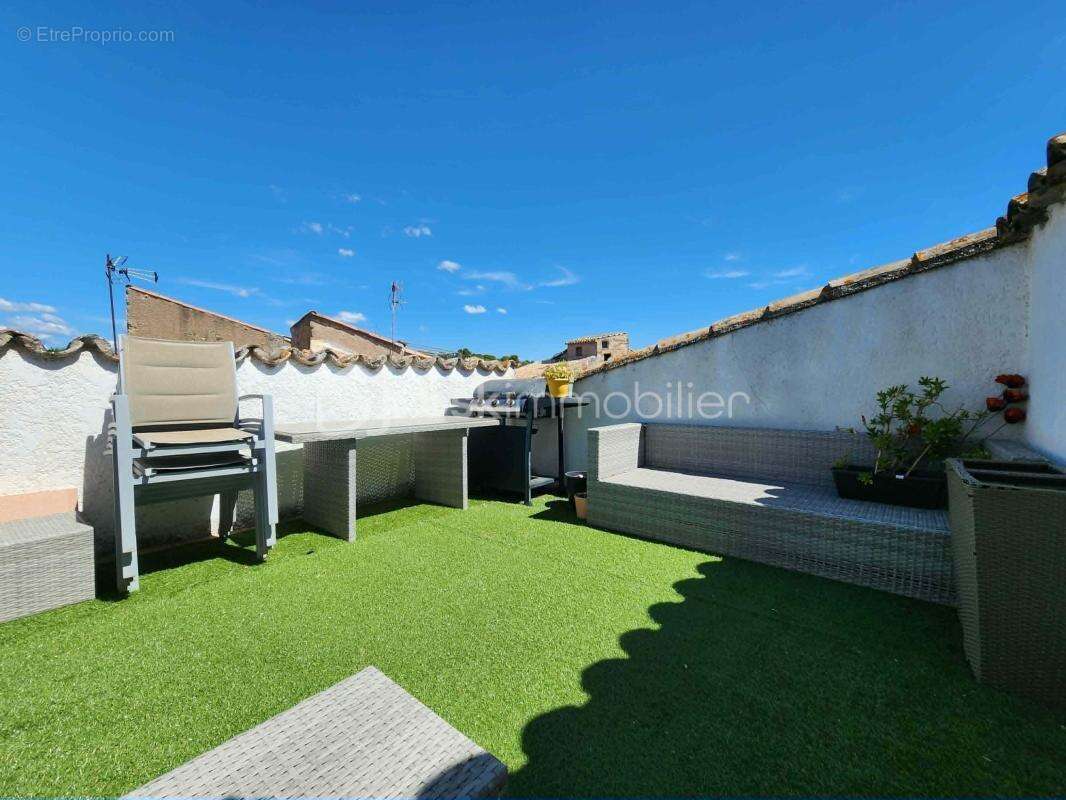 Maison de caractère rénovée de 166 m² avec grand garage et terrasse - photo 2