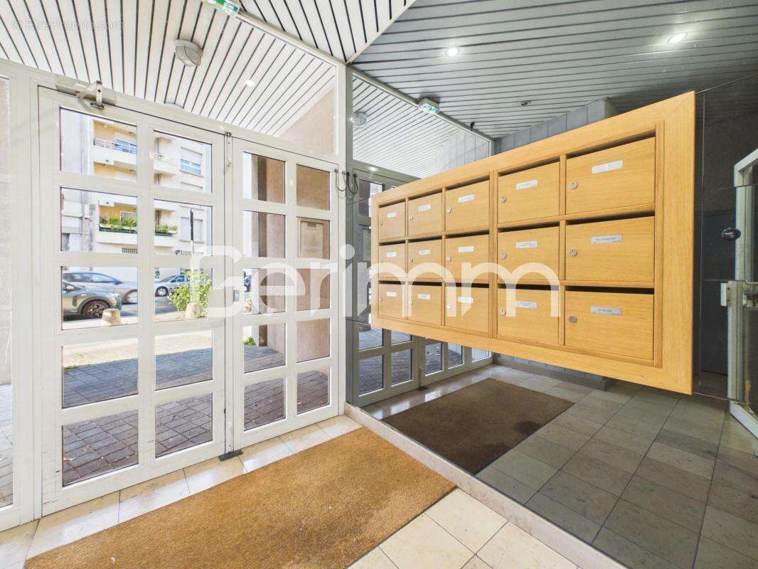 Vente - Appartement - 2 pièces + cuisine - 50 m² - 110 000 € - - photo 19