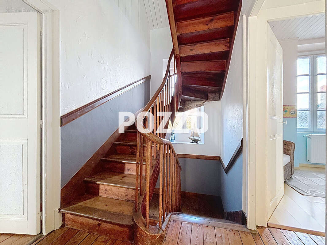 GOUVILLE SUR MER, bourg, maison bourgeoise en bon état général  - 6 pièce(s) - 148 m2 - photo 14