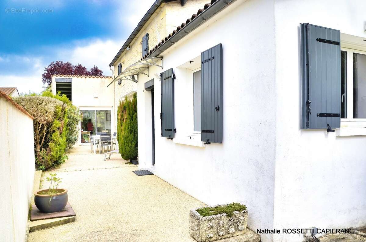 Maison à vendre 6 pièces LA GREVE SUR MIGNON (17)Maison de charme avec jardin paysagé et dépendance – 133 m² habitables sur 947  - photo 33