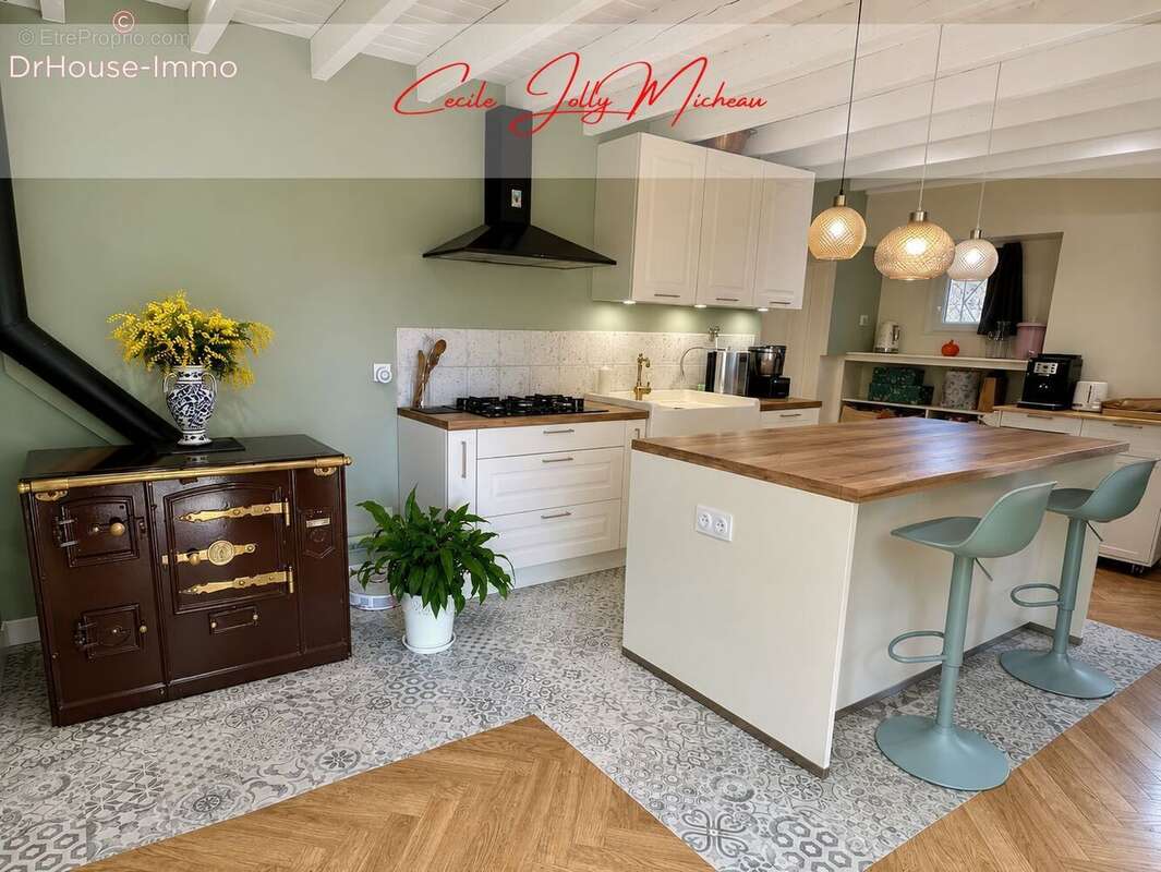 Maison 166 m² à Saint-Seurin-De-Cursac  - photo 5