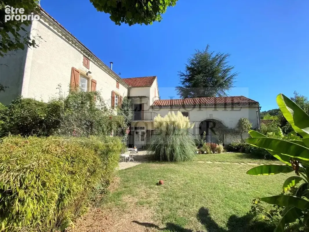  Très jolie maison en pierre avec grange aménagée et beau jardin - photo 33