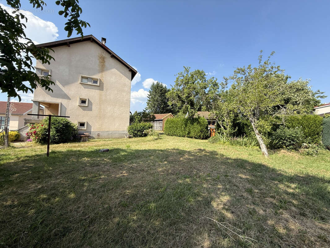 Maison à CELLES-SUR-DUROLLE