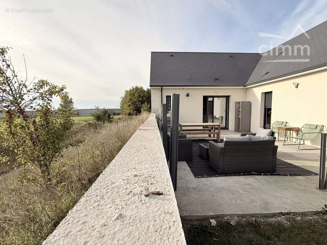 Maison à SAINT-SULPICE-DE-POMMERAY