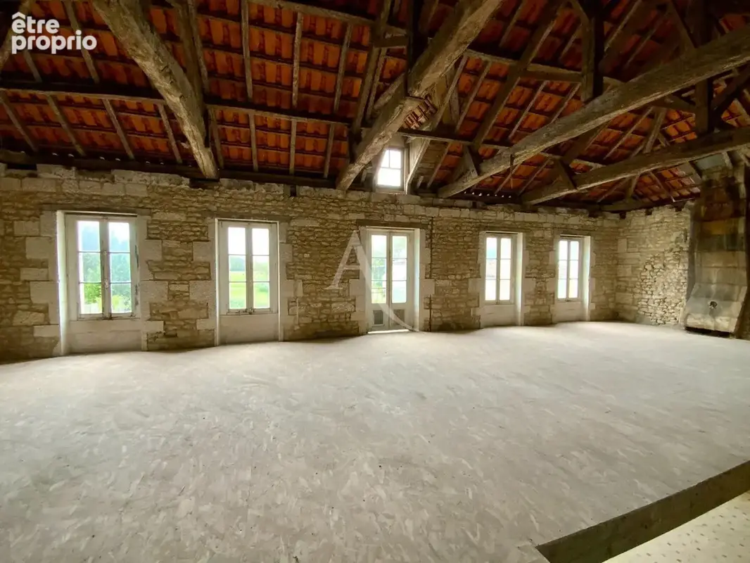 Maison en pierre 162 m2 + dépendances - photo 7