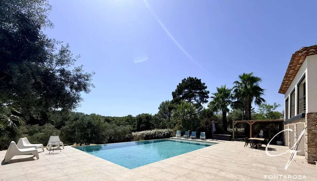 Maison à ROQUEBRUNE-SUR-ARGENS